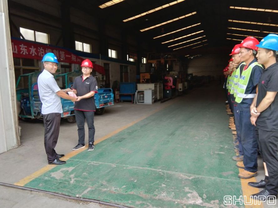 后服務(wù)部孫長(zhǎng)磊，在ABB機(jī)器人培訓(xùn)考試中榮獲第一名